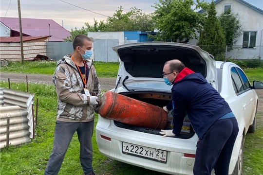 Волонтеры Сугайкасинского сельского поселения продолжают оказывать помощь одиноким селянам района