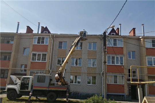 Управляющей компанией ООО «УК ЖКХ «Канашская» в рамках подготовки к осеннее - зимнему периоду проведен текущий ремонт кровли   домов в с.Шихазаны