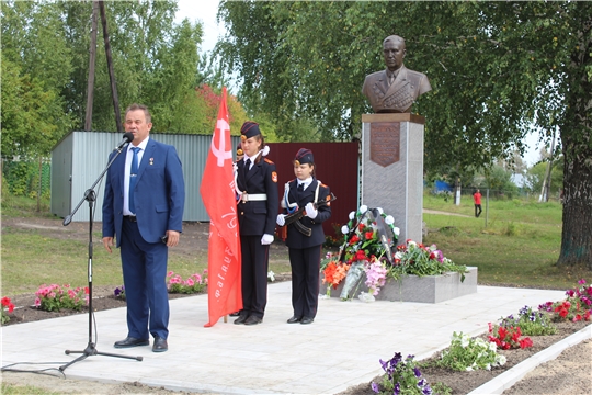 В селе Ачакасы Канашского района состоялось торжественное  открытие памятника Герою Советского Союза  Антону Петрову
