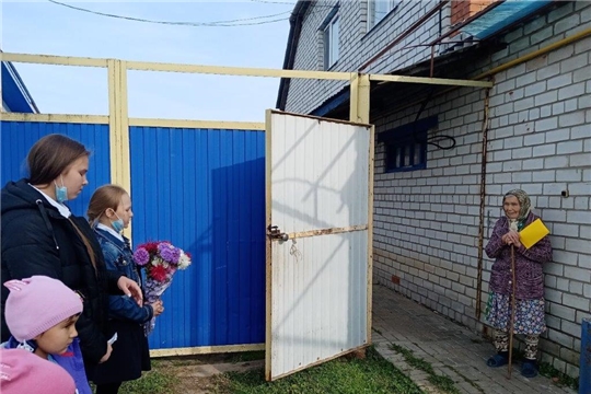 Волонтеры МБОУ «Хучельская ООШ" Канашского района поздравили старшее поколение с Днем пожилого человека