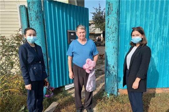 Волонтеры МБОУ «Шибылгинская СОШ» Канашского района ветеранов-педагогов поздравили с Международным днем пожилых людей и наступающим Днем учителя