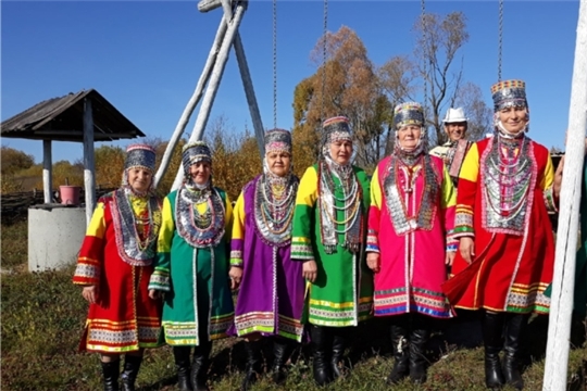 Фольклорный ансамбль «Ямаш ен» на природе