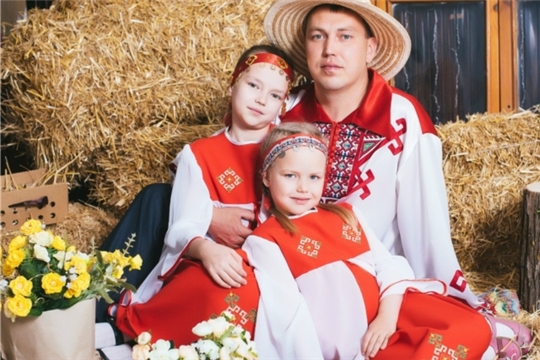 Аттесен кунĕпе саламларĕ Ямашри культура Ҫурчĕн ĕҫченĕ Людмила Константинова
