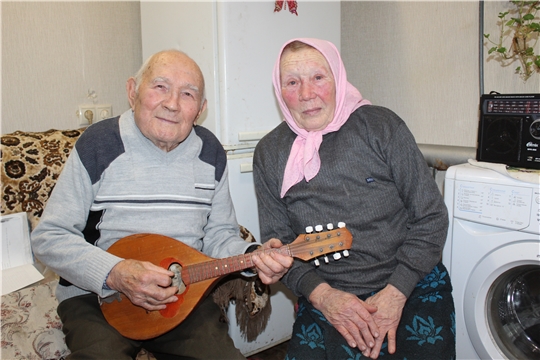 Ветераны-педагоги  Николаевы из д.Новые Мамеи 63 года  вместе: «Мы всегда старались быть вместе,  выслушивать мнение друг друга и любить  детей»