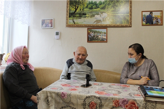 В гостях у ветеранов педагогического труда Николаевых  в д.Новые Мамеи корреспондент Национального радио Чувашии Ольга Артемьева