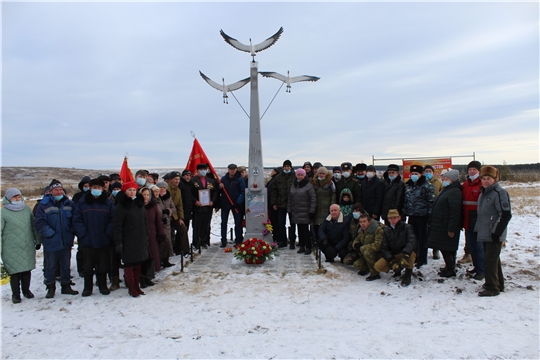 В д.Оженары Канашского района памяти деда - участника Великой Отечественной войны внук установил обелиск