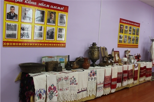 В фойе Оженарского Дома культуры организована выставка «Асамлặ тẽрẽ тẽнчинче»