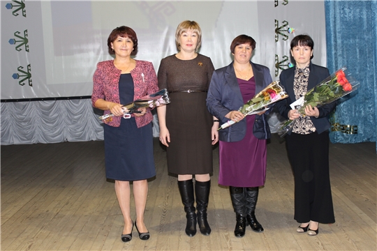 Председатель Контрольно-счетной палаты Чувашской Республики приняла участие в поздравлении педагогов Красночетайского районе