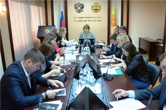 Рассмотрены результаты контрольных мероприятий в части использования денежных средств, выделенных на дорожную деятельность