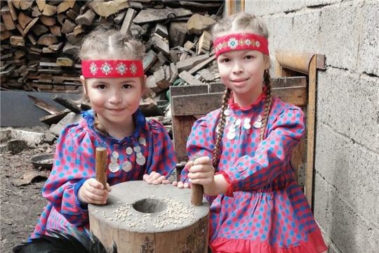 Флэшмоб фотографий "В СТРАНЕ 100 ТЫСЯЧ ПЕСЕН" продолжается