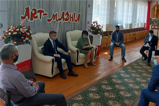 Прошла рабочая встреча главы администрации Комсомольского района Александра Осипова с представителями мусульманских общин