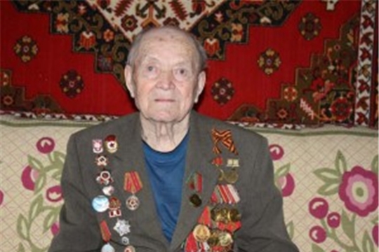 «Стоят на полке как живые…»