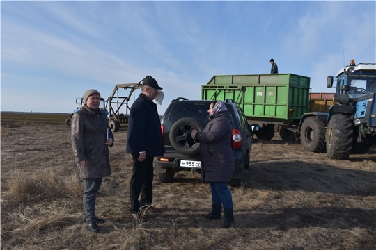 На полях Красноармейского района продолжается подкормка многолетних трав и озимых зерновых культур