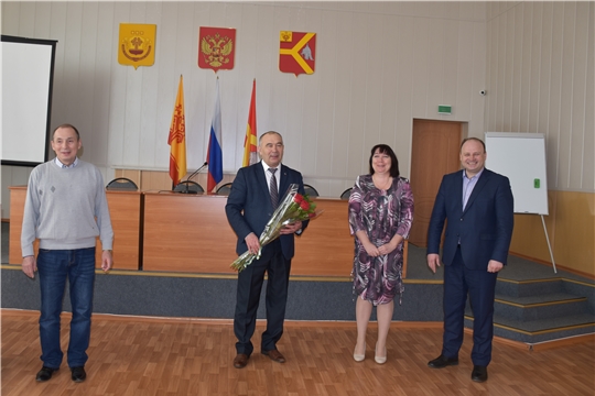 Глава администрации Красноармейского района А.Н. Кузнецов принимает поздравления с юбилеем