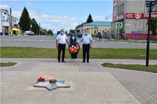 В Красноармейском районе состоялось возложение венков к Монументу Славы