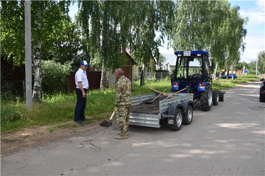 Глава администрации Красноармейского района А.Н. Кузнецов посетил ООО «Волит», а также ознакомился с строительством тротуаров в районе