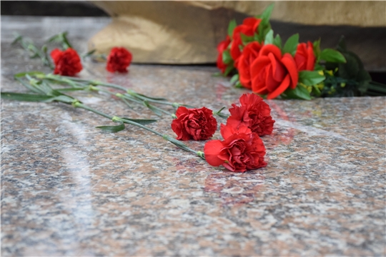 В честь 75-ой годовщины Победы в Красночетайском районе состоялось возложение венков и цветов к памятнику павшим воинам в Великой Отечественной войне