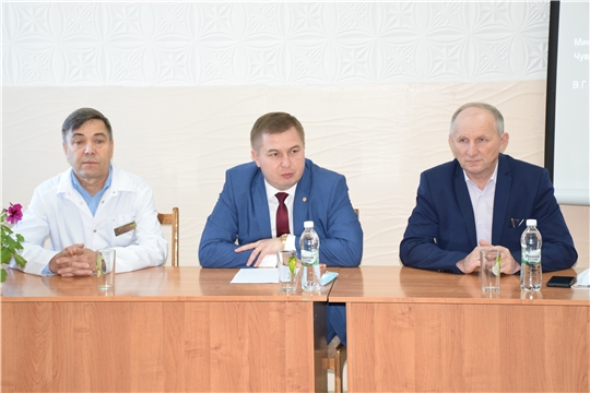 Министр здравоохранения Чувашии Владимир Степанов в рамках рабочей поездки посетил Красночетайскую районную больницу