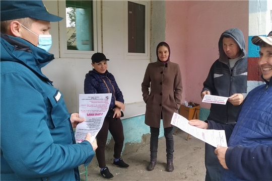 Продолжаются профилактические рейды в жилом секторе по предупреждению пожаров огнеборцами ГКЧС Чувашии