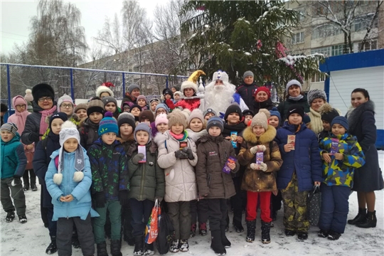 В Ленинском районе состоялся дворовый праздник "Рождественские каникулы!"