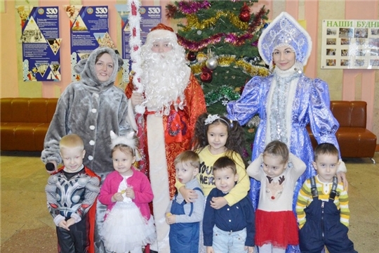 Ленинский район: новогодний праздник для детей в ДК «Акация»