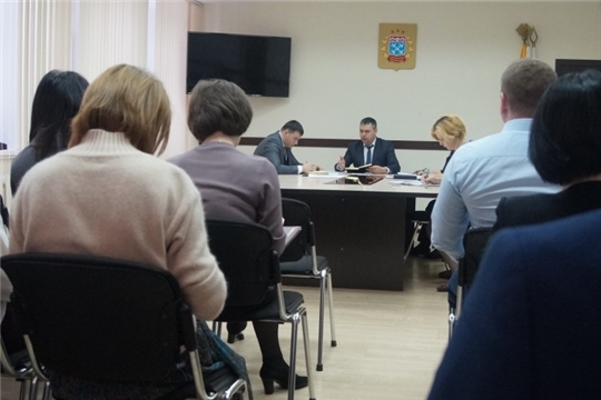 На планерном совещании Ленинского района - о благоустройстве общественных пространств, содержании придомовых территорий и улучшению качества работы структурных подразделений