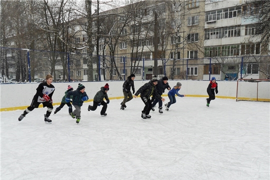 В Ленинском районе состоялись соревнования по хоккею и бегу на коньках