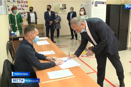 Глава администрации Чебоксар проголосовал по поправкам в Конституцию