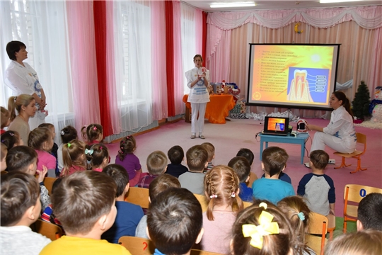 Волонтеры провели «Уроки здоровых зубов» на малой родине космонавта Андрияна Николаева