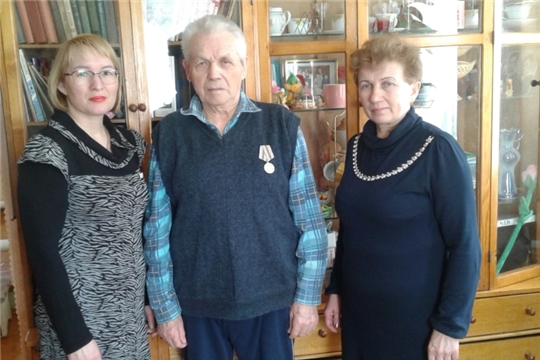 В Мариинско-Посадском районе продолжается вручение юбилейных медалей ветеранам и труженикам тыла