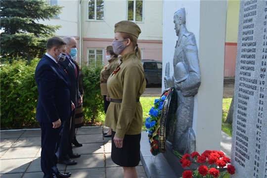 В Мариинско-Посадском районе состоялось возложение венков в честь 75-летия Победы в Великой Отечественной войне