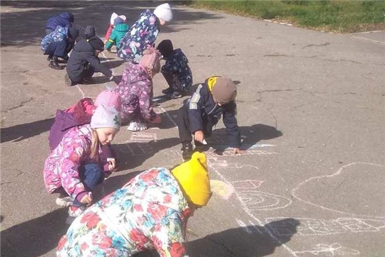 Дошкольники учатся правилам дорожного движения