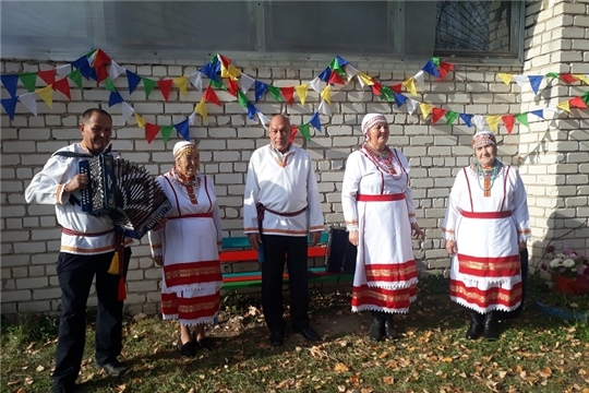 "Славим возраст золотой"