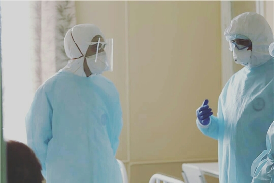 Медики Чувашии начали получать дополнительные выплаты за работу с коронавирусными инфицированными