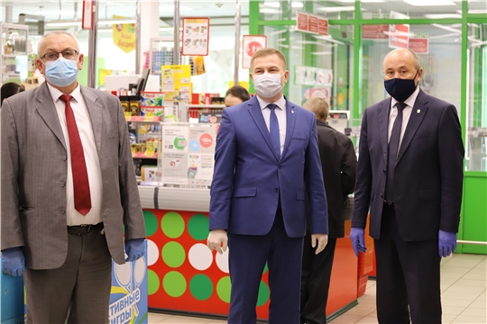 Рабочая группа при оперативном штабе по борьбе с коронавирусом  проверила работу торговых площадей  в Батырево