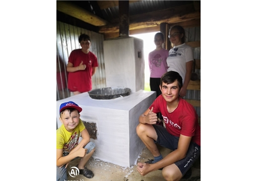 Чувашские волонтеры-медики построили печку для одинокой бабушки