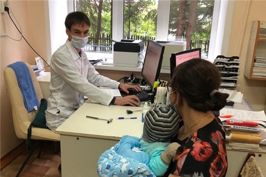 Мобильная бригада врачей проконсультировала маленьких пациентов Моргаушской ЦРБ