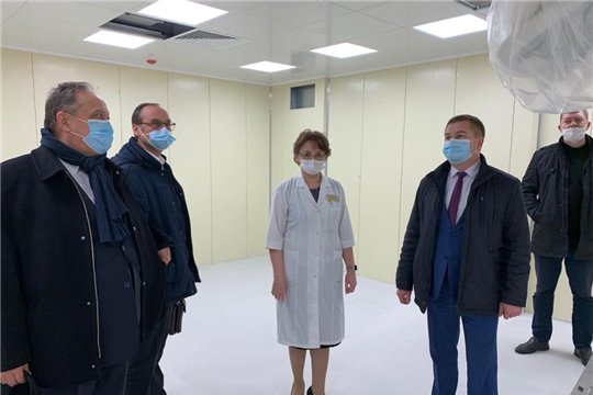 Министр здравоохранения Чувашии ознакомился с ходом установки комплекса «чистые помещения» в кардиодиспансере