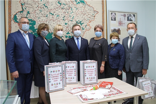 Владимир Степанов принял участие в акции "Рожденные в вышивке"
