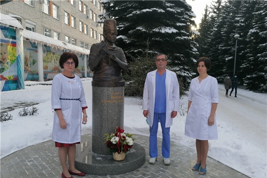 В Республиканской детской клинической больнице почтили память детского хирурга Станислава Николаева
