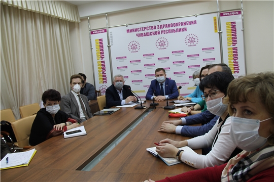 Министр здравоохранения России призвал уделить особое внимание родовспоможению