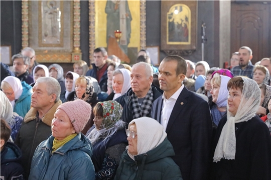 Глава Чувашии Михаил Васильевич Игнатьев с супругой Ларисой Юрьевной в Рождественское утро посетили храм