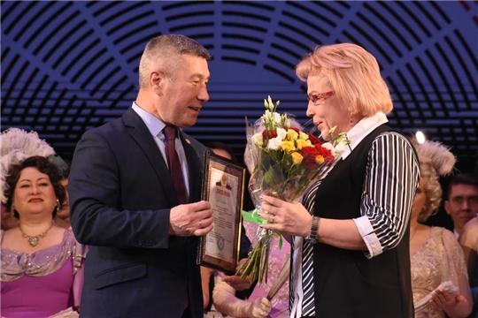 Редактор журнала "Тăван Атăл" ИД "Хыпар" удостоена диплома Минкультуры Чувашии