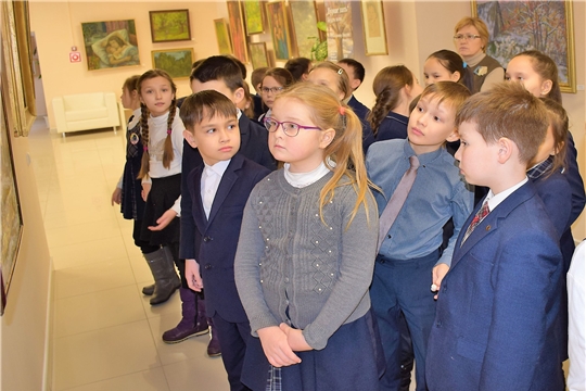 Дом Дружбы народов Чувашии продолжает знакомить школьников с творчеством чувашских художников