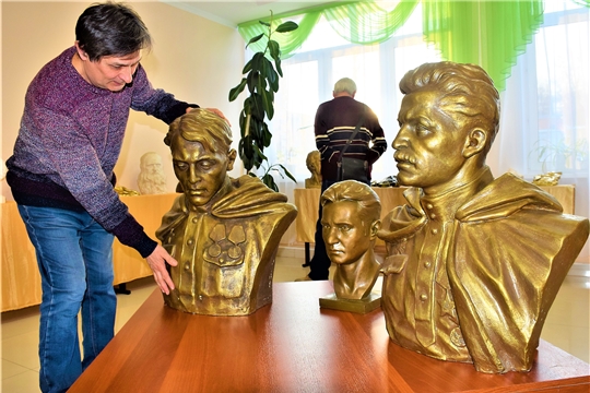 Выставка чувашского скульптора Николая Андреева открылась в Доме Дружбы народов Чувашии