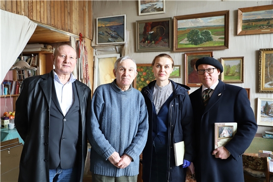 Министр Роза Лизакова навестила известных художников, находящихся на самоизоляции