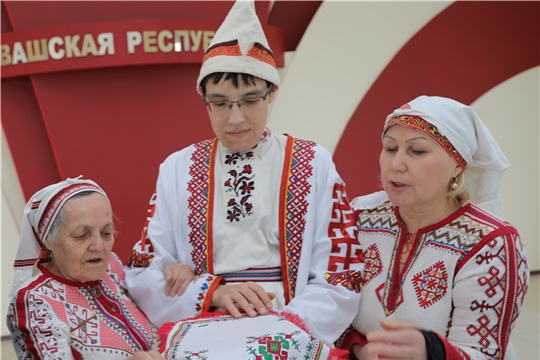 Сын народного мастера России, популяризатора чувашской вышивки Евгении Жачевой благодарит за учреждение Дня чувашской вышивки