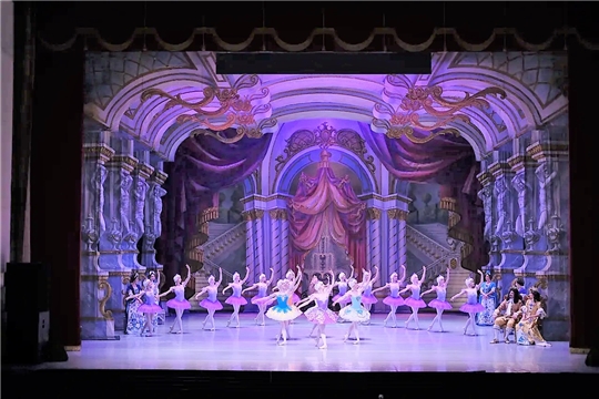 В Чувашском государственном театре оперы и балета отметили юбилей главного художника Валентина Федорова