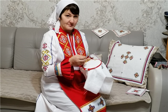 Мастерица Шемуршинского района присоединилась к акции «Сурпан Пĕрле»