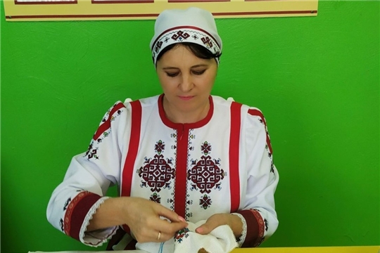 В Цивильском районе приступили к работе над вышивкой в рамках акции «Сурпан Пӗрле»